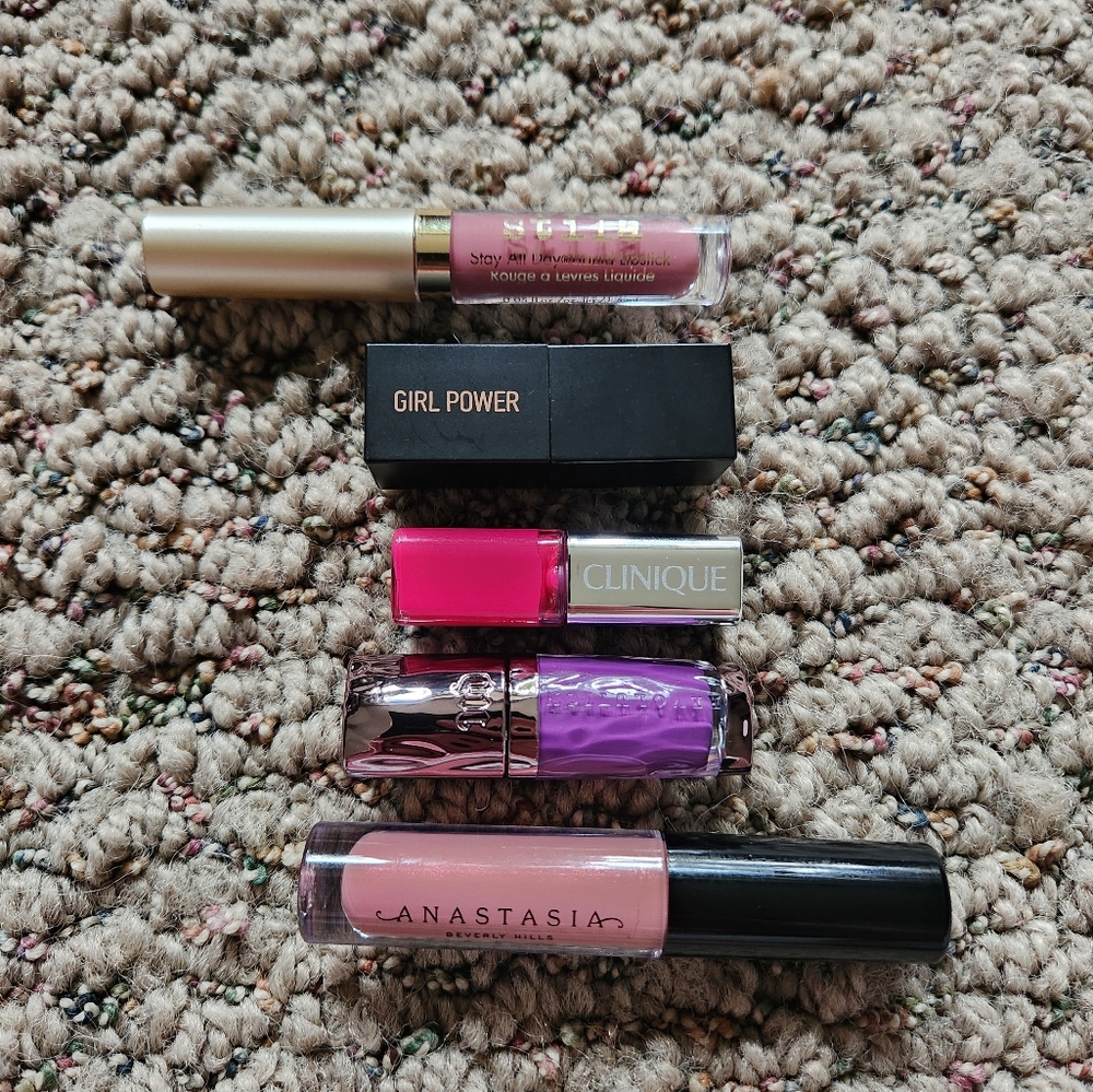 Lip gloss and lipstick travel lot. Perfect stocking ststuffers or holiday gifts